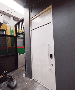 Pintu besi